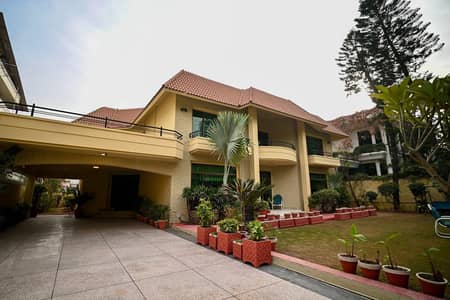 Beautiful luxurioud 2 kanal house available for rent F-11