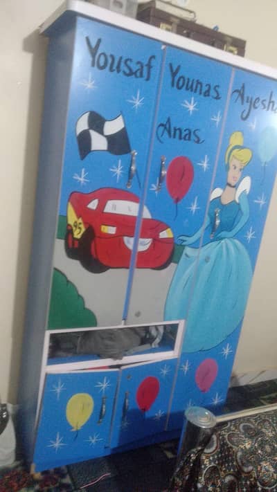 Kids almari for sell argent . .