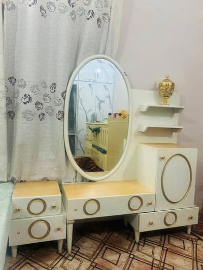 king size bed dressing table said table end matress