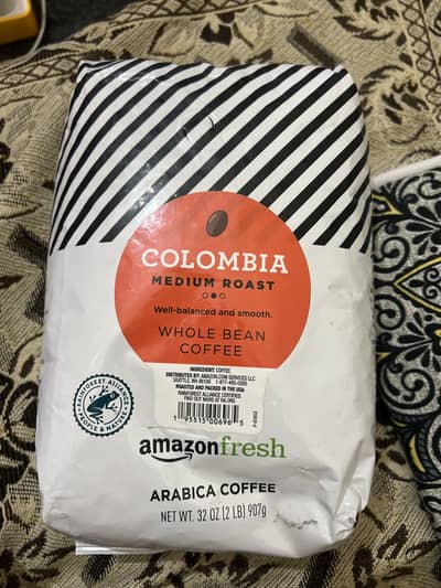 Amazon Fresh Colombia Whole Bean Coffee, Medium Roast, 32 Ounce