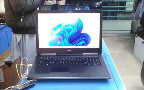 Dell Precision 7720 7th i7 4K Display 4GB Graphics 16GB 512SSD