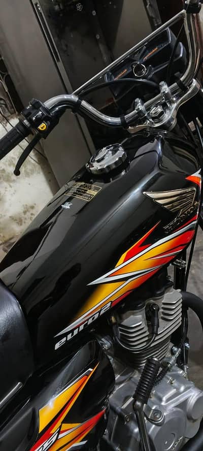 Honda 125 black colour condition 10 /10 document clear Hai biometrics