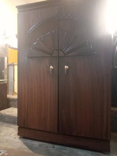 2 door almari in good condition