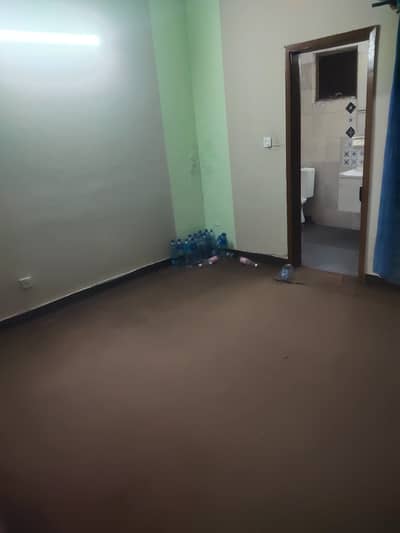 Room available For Rent in G11