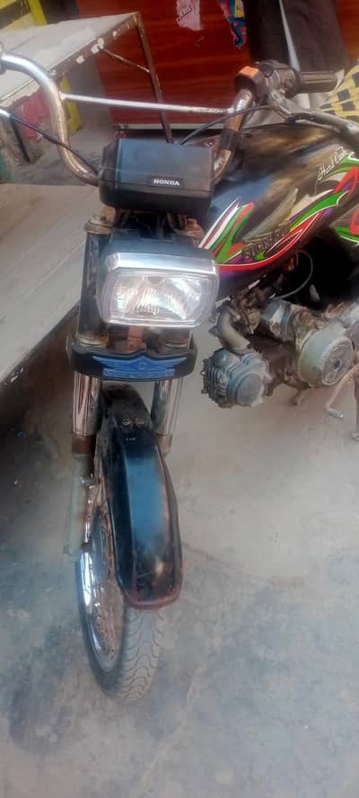 condition thik h or chalny m b achi h bs body ka Thora boht Kam h