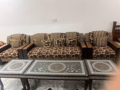 sofa for sale with centr table and tapie
