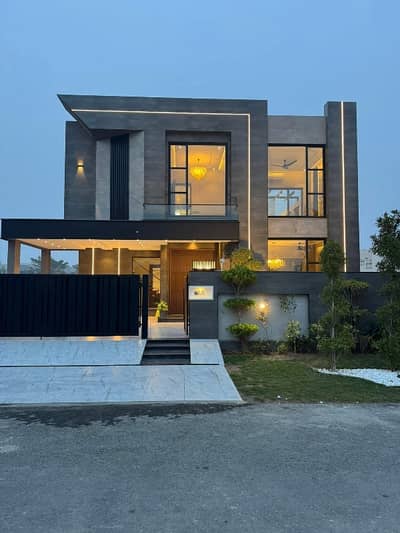 10 MARLA HOUSE FOR SALE IN PHASE 5 HOT LOCATION NEAR TO PARK