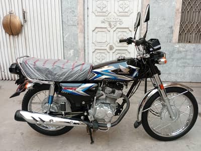 Honda CG 125 Model 2025 only 1650km driven (0/3/2/1/8/5/2/0/0/5/6)