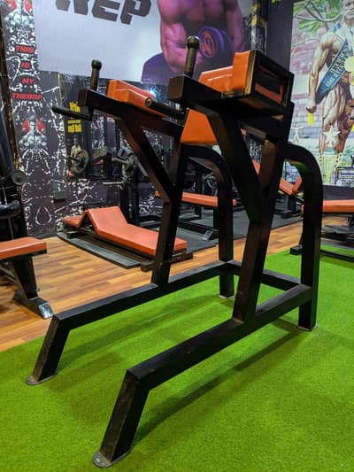 Standing Calf Raise ( Shoulder machine)