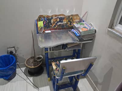 Study Table for Kids in 9/10 Condition