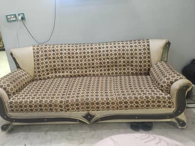 6 month used 5 seater sofa set 4 sale