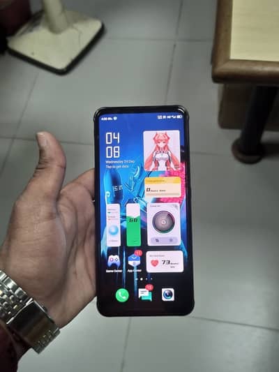 Gaming device ha 165hz display  With cooling fan