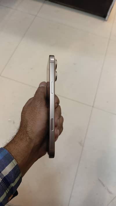 IPhone16Promax512Gb 100%halth 190cycle Deasrt