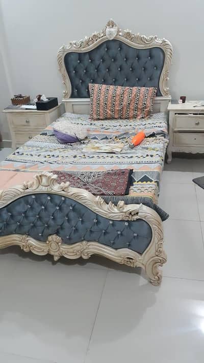 Pearl white CHENIOTI bedroom set