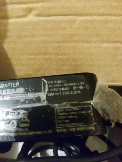 laptop charger 19v x 1.75A-2.37A