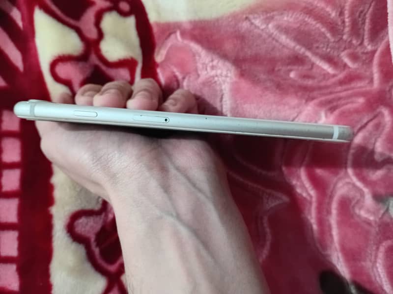 Apple iPhone 8 Plus 4