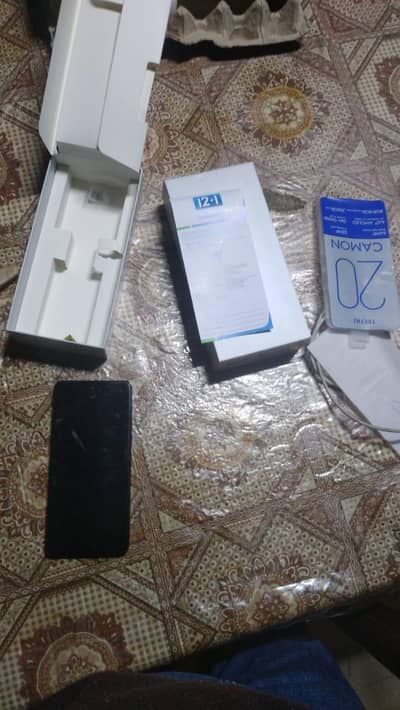 camon 20 8/256gb with box and charger