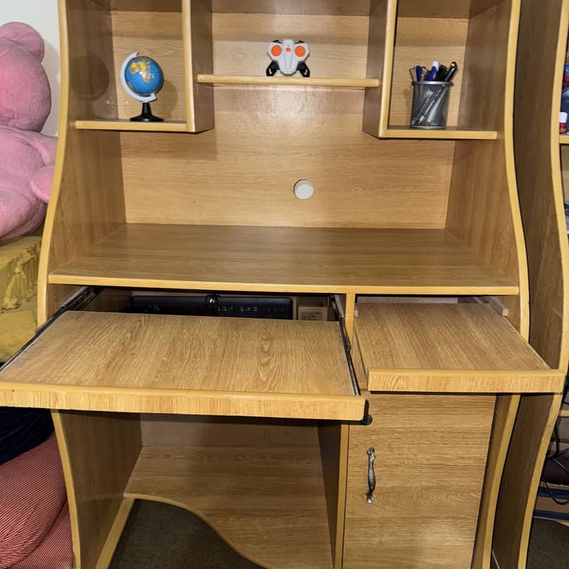 Computer/Study Table with Shelves & Lockable Storagew 4