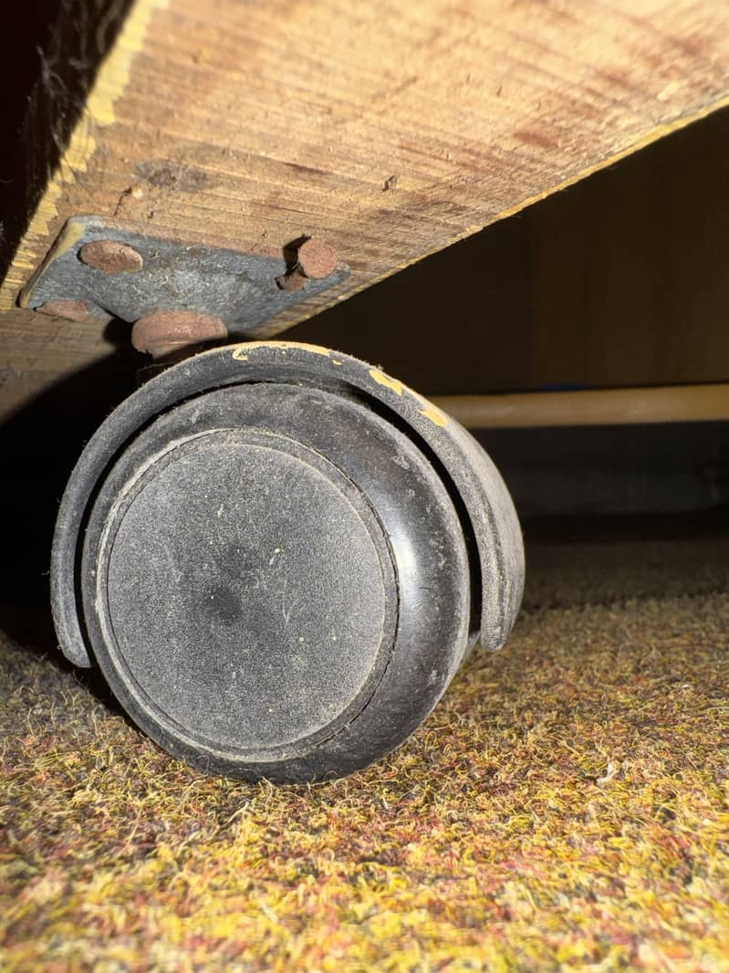 Computer/Study Table with Shelves & Lockable Storagew 8