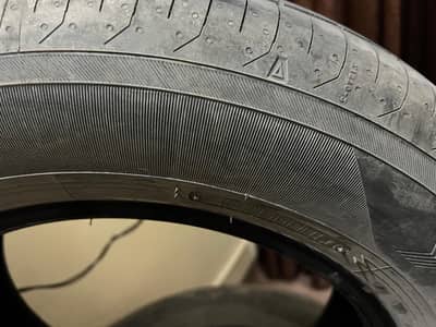 Yokohama Advand DB v553