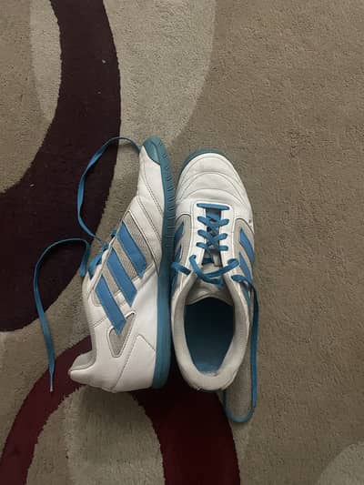 Futsal/football shoes