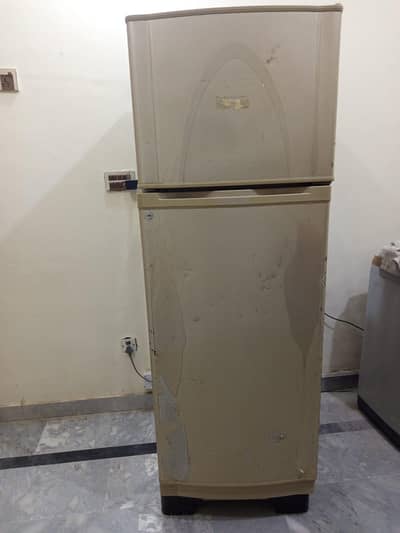 Dawlance refrigerator medium size good condition