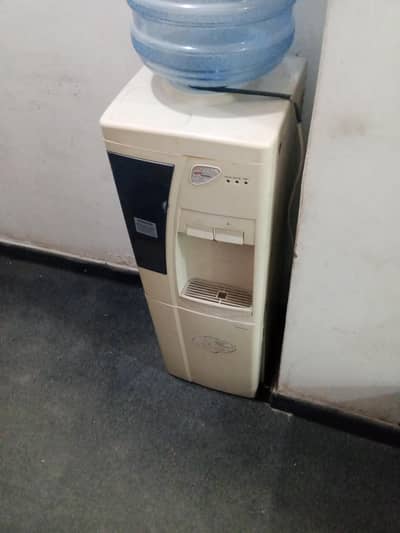 dispensor for sale on condition