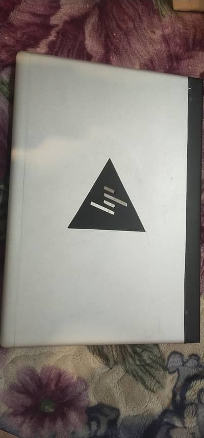 Hp elitebook for sale in 10 by 10 conditon  with 8 gb ram and256gb ssb