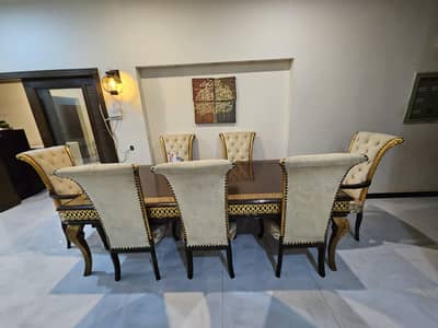 Like brand new dining with chairs I'm a very cheap price