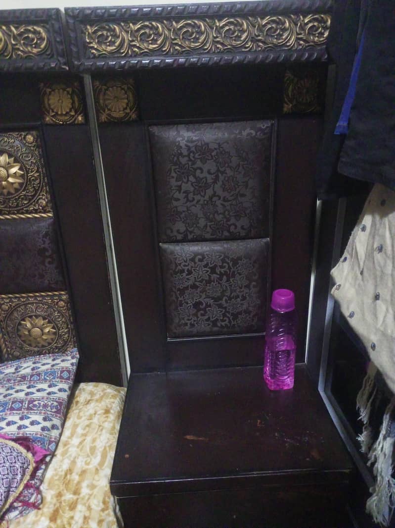 bed with sidetable 1