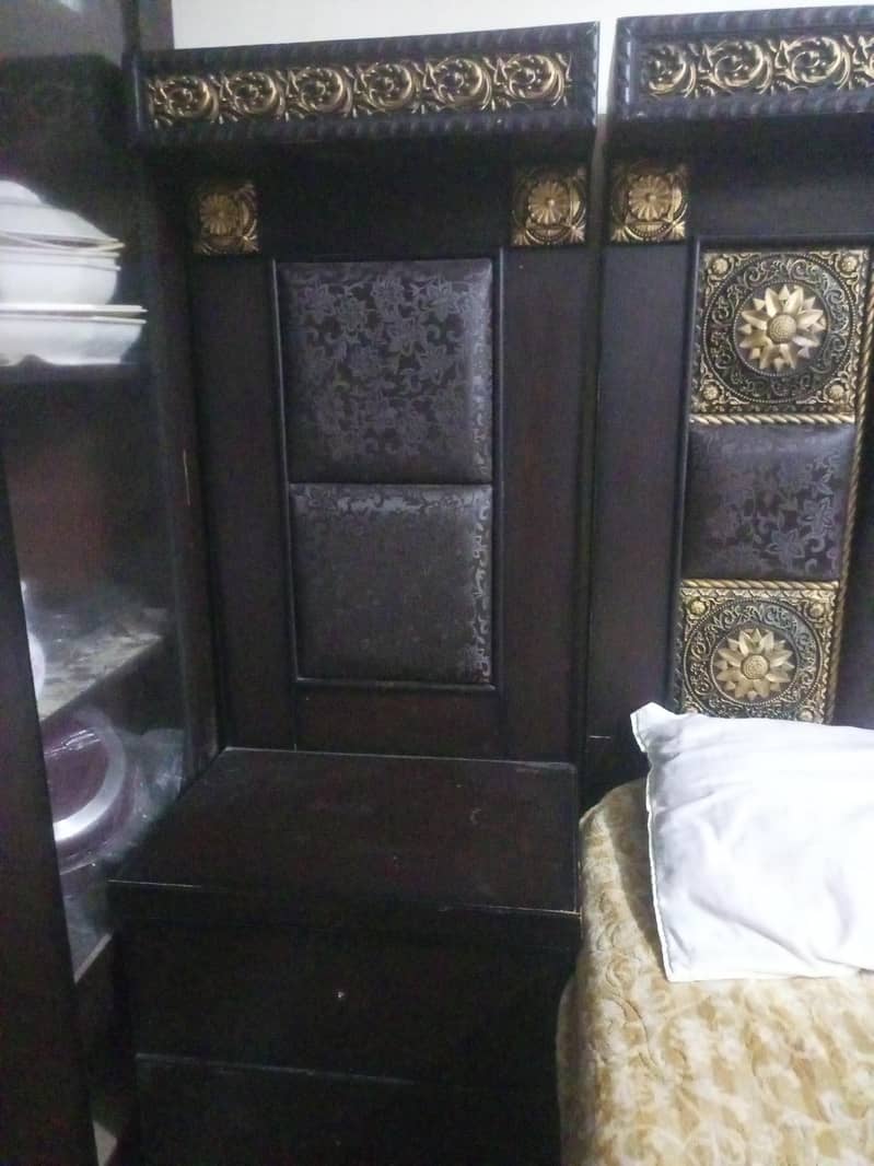 bed with sidetable 2