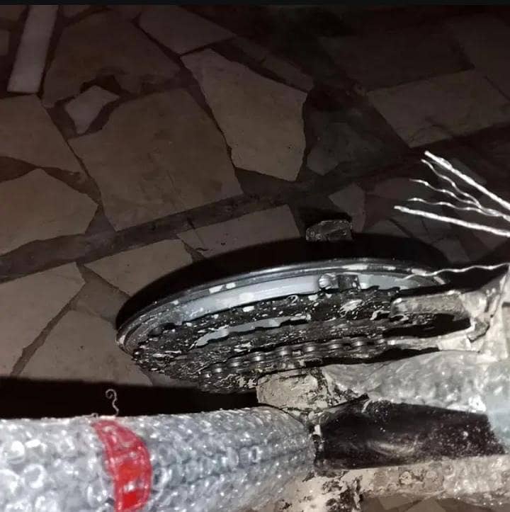 بالکل نئی ہے 1