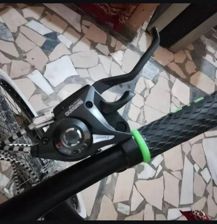 بالکل نئی ہے 7