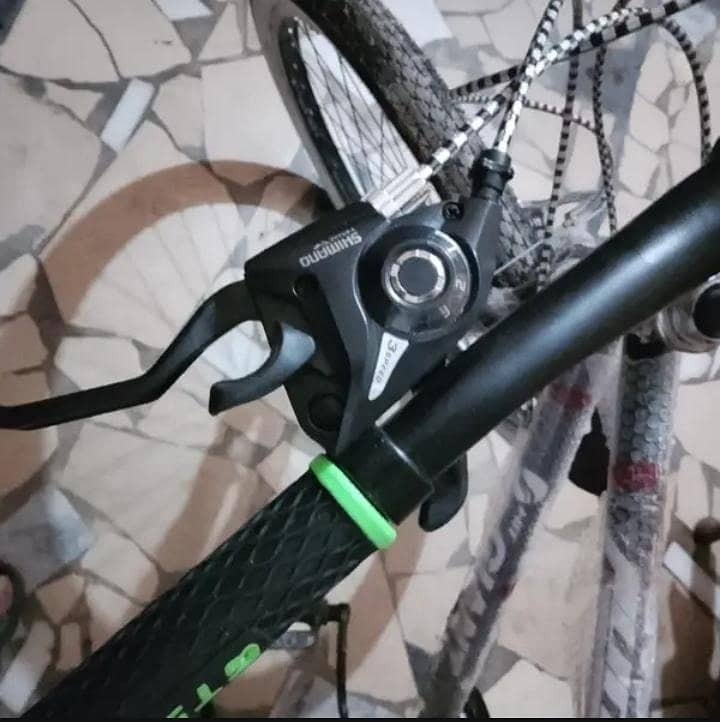 بالکل نئی ہے 8