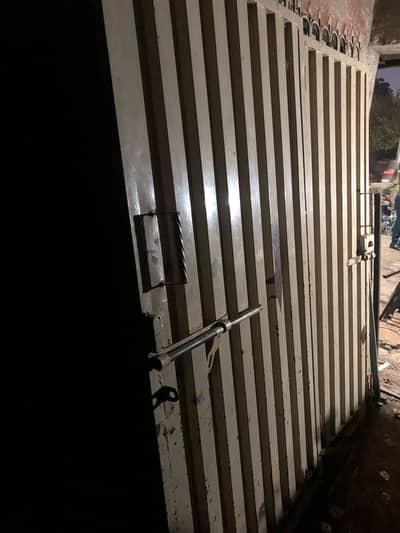 DOOR 16 gage 7 foot Hight 9 foot chorai