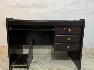 Gaming table for sell. computer table