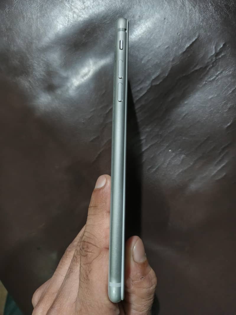 Apple iPhone 8 Plus 3