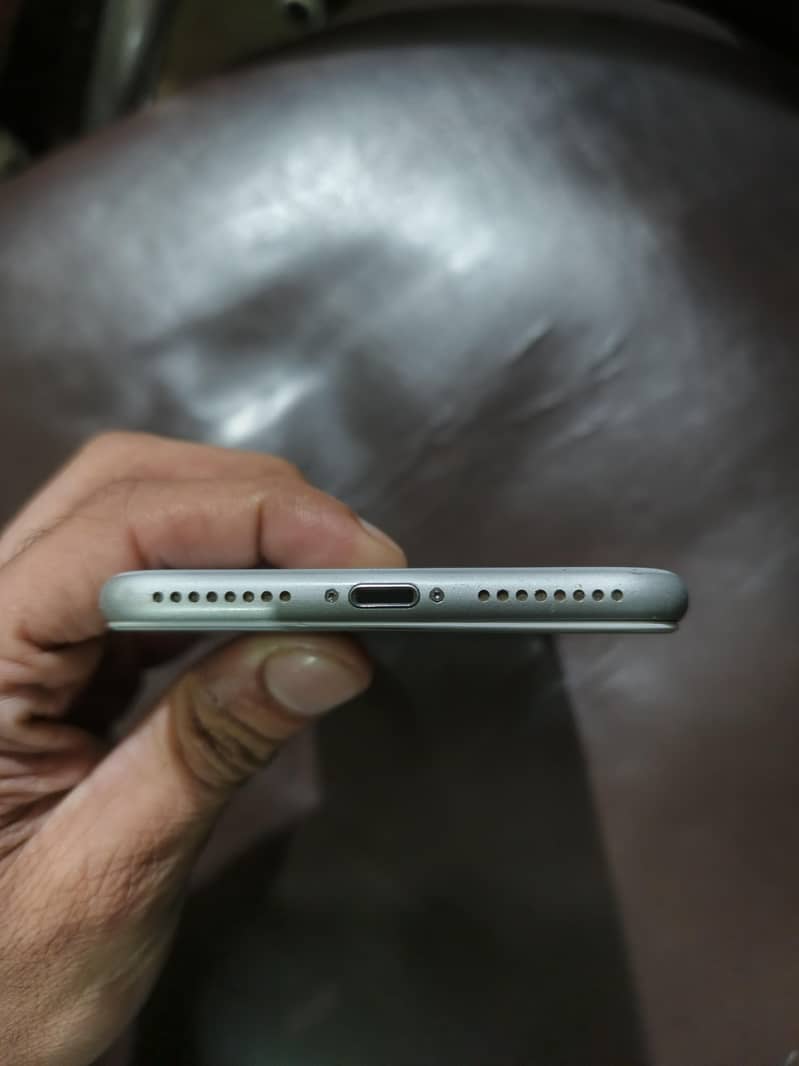 Apple iPhone 8 Plus 4