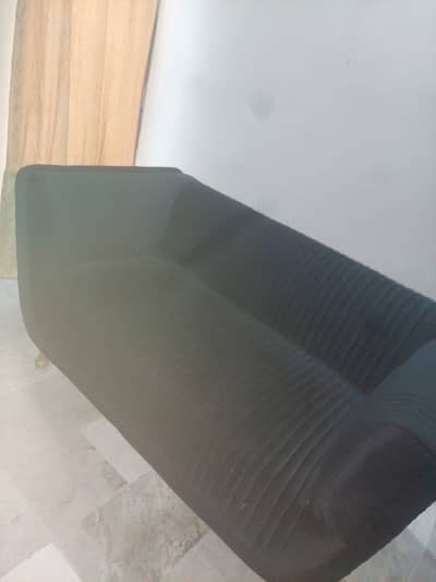 Luxury Comfortable Sofa Set –Modern Wooden Side Table – Like New