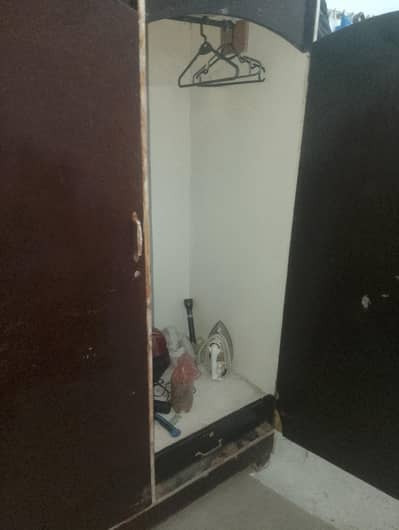 Almari full Size siraf lock lagana wala h