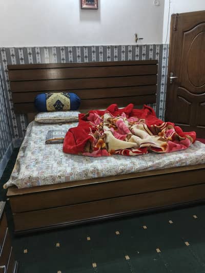 king size bed with mattress ,side tables and full size dressings