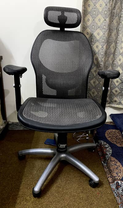 Study chair/office chair