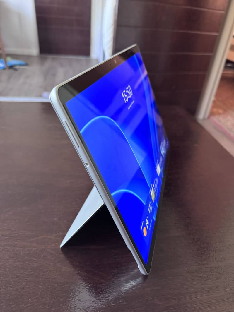 Microsoft surface pro 8 4