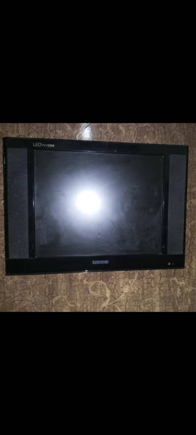 24 inch led (HDMi,USB,)urgent sale in just 8000