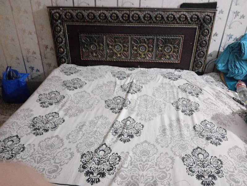 only Bed available with out mattress 1