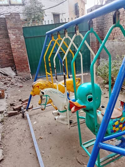 9/10 condition hai jholo ki mazboot banay huway hain