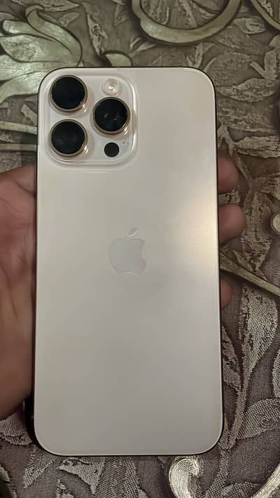 Iphone 16 pro max hk model 100 health cycle count 127