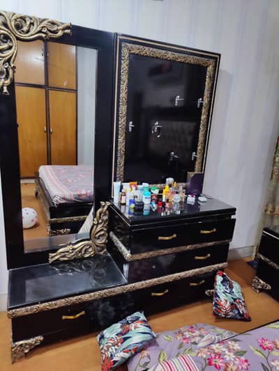 Kingsize Bedset with sidetables and dressing table