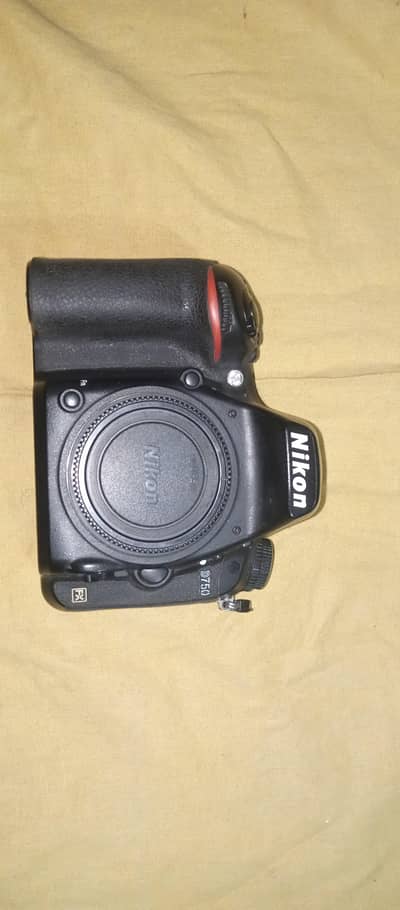 NIKON D750