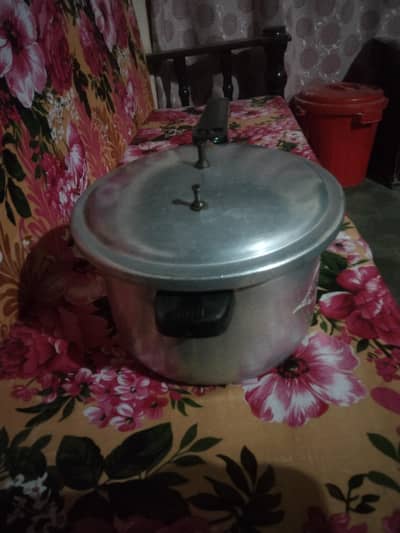 pressure cooker heavy weight new condition
